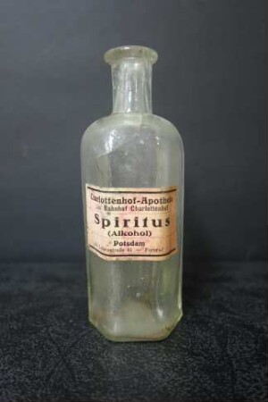 Spiritus-Flasche aus der Potsdamer Charlottenhof-Apotheke