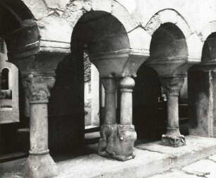Millstatt. Ehemaliges Benediktinerkloster. Arkaden im Ostflügel des Kreuzganges (1101/1200)