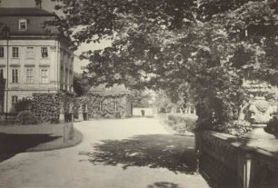 Radmeritz (heute: Radomierzyce), Schloss Joachimstein (Pałac Radomierzyce), Seitenflügel vom Schlosshof aus