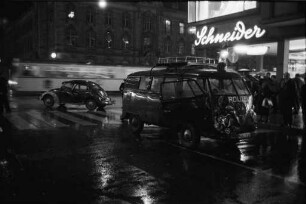Verkehrsunfall zwischen einem Polizeifahrzeug der Unfallbereitschaft und einem PKW auf der Kreuzung Kaiserstraße/Karlstraße.