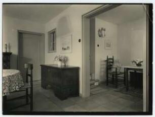 Wohnhaus Madelung, Gerlingen bei Stuttgart: Wohnraum evt. Esszimmer (Bodenfliesen)
