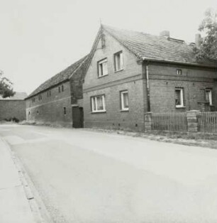 Proschim. Bauernhof, Hauptstraße 1 : Welzow-Proschim, Hauptstraße 1. Gehöft (2. Hälfte 19. Jahrhundert). Straßenansicht