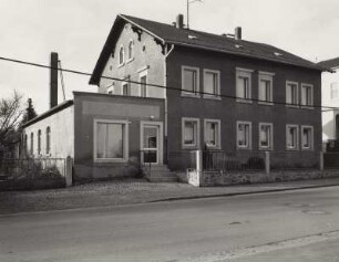Wohnhaus mit Ladenanbau