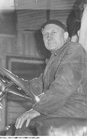 Verkehr, LKW-Fahrer hinter dem Steuer, 1954
