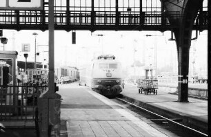 Karlsruhe: einfahrender TEE-Zug