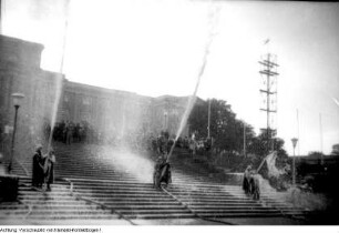Dresden, Neustadt, Kurt-Fischer Platz (Olbrichtplatz), Nordhalle. Ausstellung: "80 Jahre Berufsfeuerwehr", 17. Juli 1948