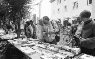 Freiburg im Breisgau: Ausländer-Markt auf dem Augustinerplatz