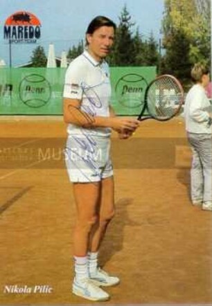 Autogrammpostkarte von Nikola Pilic (Tennisspieler und Trainer)