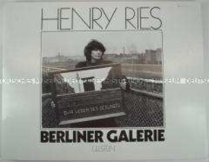 Ausstellungskatalog mit Erlebnisberichten von West-Berliner Bürgern und Fotos von Henry Ries, mit eingelegten englischen Texten - Nachlass