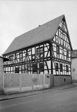 Wohnhaus; Oberursel, Burgstraße 22