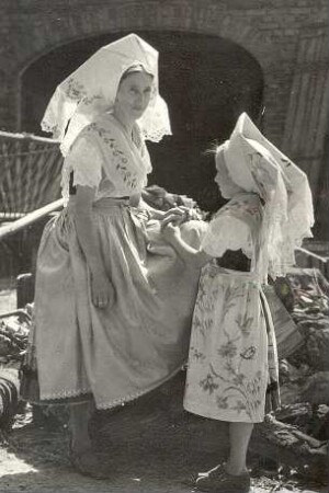 Festtagstracht aus Dissen : Kleidung - niedersorbische Tracht. Ort: Dešno / Dissen. Niedersorbische Festtagstracht.