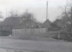 Straßenraum in Nochten : Dorfsiedlungen - Straßendorf. Ort: Wochozy / Nochten. Weg zur Sägemühle.