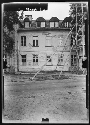 Fürstenberg/Havel, Unter den Linden 58. Schloß (1741-1752; C. J. Löwe, Umbau 1913). Hauptgebäude. Gartenfront (Teilansicht)