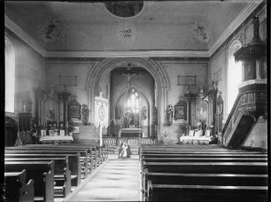 Ersingen Katholische Pfarrkirche Christkönig Innenansicht nach Osten - Richtung Altar