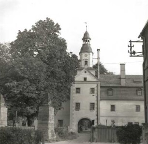 Annaburg. Schloß Annaburg. Vorderschloß (1573/73-1578; C. Tendler). Torhaus mit Turm (1787) von Nordwest