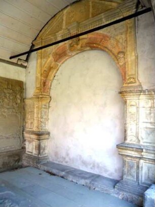 Stadtbild - Friedhofskapelle-Grabsteinhalle-Portal mit Ornamentik (Renaissance-Manier)