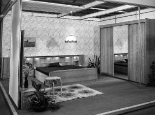 Ausstellungskoje des VEB Möbelkombinat Zeulenroda-Triebes (ZEUTRIE) mit Schlafzimmer
