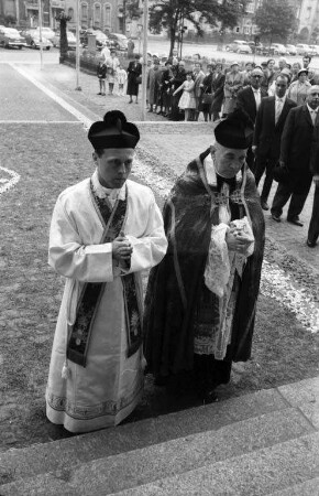 Primiz des Neupriesters Karl-Heinz Würz in der St. Bonifatiuskirche.