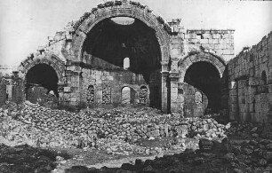 Kalat-Siman (Syrien), Wallfahrtsheiligtum des Säulenheiligen Symeon Stylites d. Ä., Apsiden der Ostbasilika von Westen
