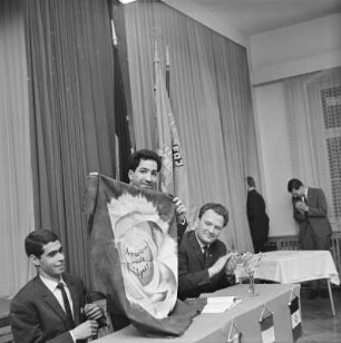Algerier, Vietnamesen und andere Ausländer in Betriebs-Berufs-Schule(?) (BBS), Technischer Hochschule und bei Versammlungen