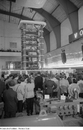 Elektrotechnische Exponate auf der Leipziger Herbstmesse 1954