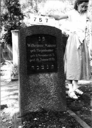 Grabstein 757