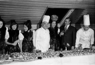 Freiburg: Köche am Buffet