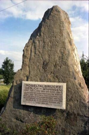 Winningen: Gedenkstein mit Inschrift