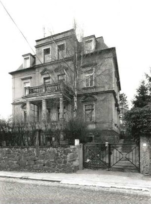 Radebeul, Paradiesstraße 5. Wohnhaus (um 1890)