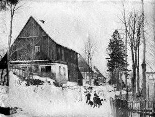 Partie an der alten Dorfstraße : v. li. Hacker-Sachs-Haus, Frank-Albert-Gut, Götzel-Gut, Handsch-Gut