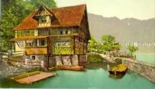 Ansicht eines Fachwerkhauses am Wasser
