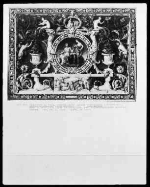 Jupiter und Hebe. Medaillon von Groteskenornament umgeben