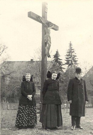 Sonntagstracht aus Storcha : Kleidung - katholische Tracht. Ort: Baćon / Storcha. Katholische Sonntagstracht