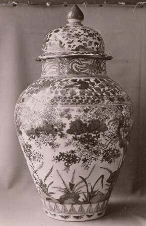 Große Deckelvase