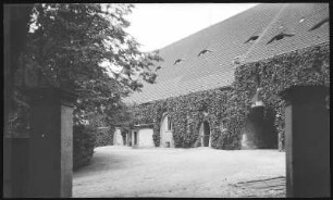 Lockwitz. Schloss - Stallgebäude