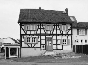 Ehem. Schul- und Rathaus (Wohnhaus); Friedrichsdorf, Köpperner Straße 111