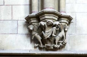 Konsole: Evangelistensymbole und Atlant
