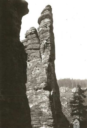 Sächsische Schweiz, Bielatal. Spannagelturm. Seilschaft Ehrhardt Renger an der Bruchholzkante (Nordostkante, VIIb)