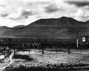 Nordhänge der Mount Oquirrh Mountains : Nordhänge der Mount Oquirrh Mountains. An diesem Abschnitt der Hänge hat der Lake Bonneville Uferlinien hinterlassen, die den ehemaligen Wasserstand des Sees anzeigen.