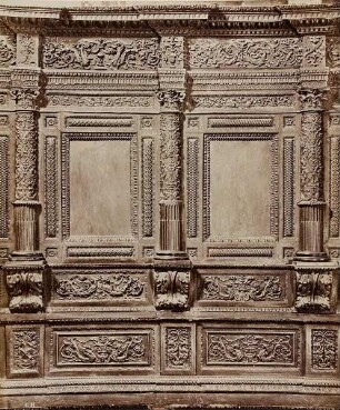 Pistoia - Dettaglio dello Scanno del Secolo XVI nel Palazzo del Comune