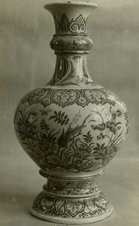 Vase : Fayencevase mit Blaumalerei, 18.Jahrhundert