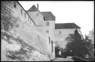 Freyburg. Eingang zum Schloss Neuenburg