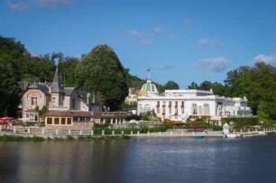 Frankreich. Basse Normandie. Orne. Bagnoles de l Orne. Blick auf See und Casino