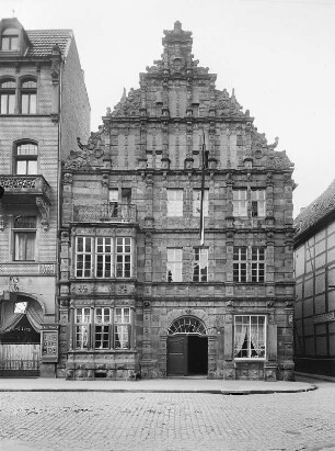 Hameln, Rattenfängerhaus : Hameln. Rattenfängerhaus, Osterstraße 28/Ecke Bungelosenstraße. Straßenfront