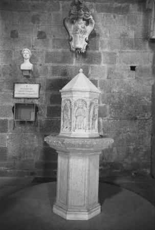 Tabernakel mit Heiligen-Reliefs