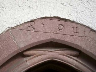 Langhaus Südseite-Schlußstein mit überkreuzender Profilierung und Jahr 1494