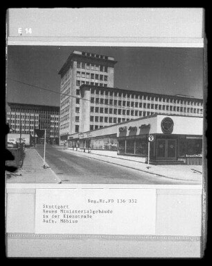 Stuttgart, Neues Ministerialgebäude in der Kienstraße
