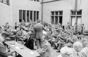 Freiburg: Regierungspräsidium; Sommerfest mit Brunnenweihe; Musikkapelle