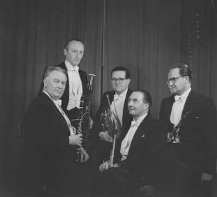 Gruppenaufnahme vom Bläserquintett der Staatskapelle (Prof. Fritz Rucker)