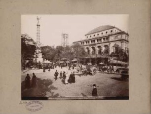 Place du Châtelet, Paris: Siegessäule, Fontaine de la Victoire, im Hintergrund der Tour Saint-Jacques, Théâtre de l’opéra